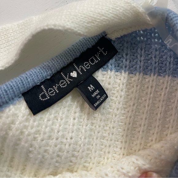 DEREK HEART LIGHT BLUE AND WHITE CHEVRON BOLD STRIPE SWEATER TIE CLOSURE… - Picture 4 of 7